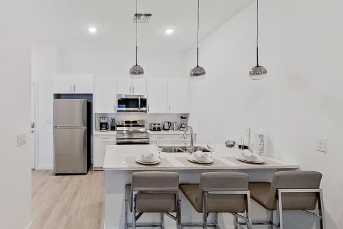 Dog-friendly radiant & modern townhome with private pool, patio, AC, & W/D photo 21