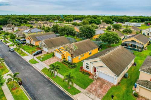 Home in gated community w/private heated pool, air hockey, tennis, clubhouse photo 26
