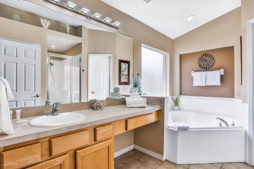 Dog-friendly home with private outdoor pool, high-speed WiFi, and central AC photo 4