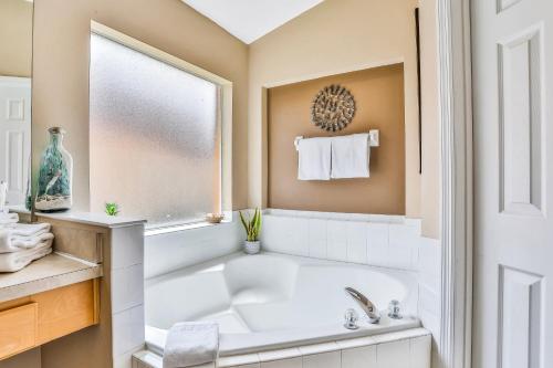 Dog-friendly home with private outdoor pool, high-speed WiFi, and central AC photo 24