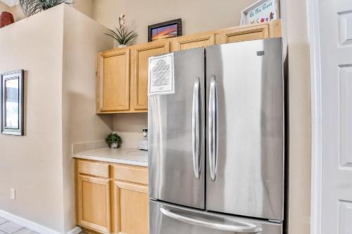 Dog-friendly home with private outdoor pool, high-speed WiFi, and central AC photo 17