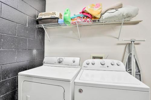 Dog-friendly home with private outdoor pool, high-speed WiFi, and central AC photo 27