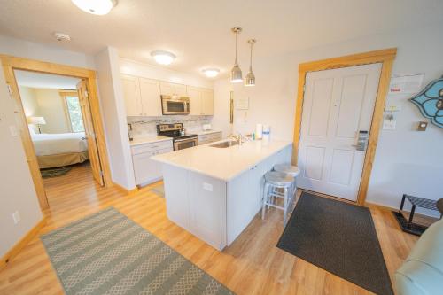 a kitchen with a counter and a sink in a room at Argentine 1504 by SummitCove Lodging in Colorado in Keystone