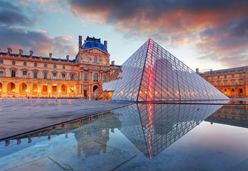 8 Historic Latin Quarter Flat Walk to Louvre & Metro
