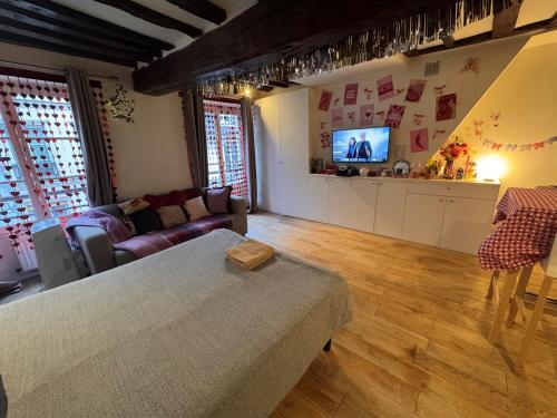 1 Cozy Studio in Historic 3rd Arr Near Metro