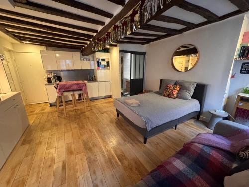 1 Cozy Studio in Historic 3rd Arr Near Metro