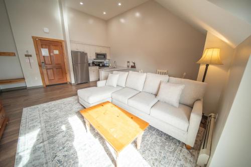 a living room with a white couch and a table at Buffalo Lodge 8412 by SummitCove Lodging in Colorado in Keystone