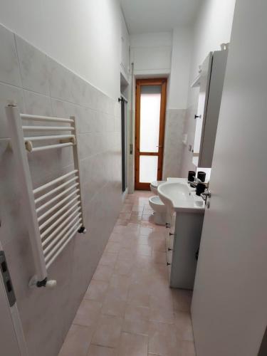 a white bathroom with two sinks and a toilet at Il Rovo Casa vacanze in Cava deʼ Tirreni