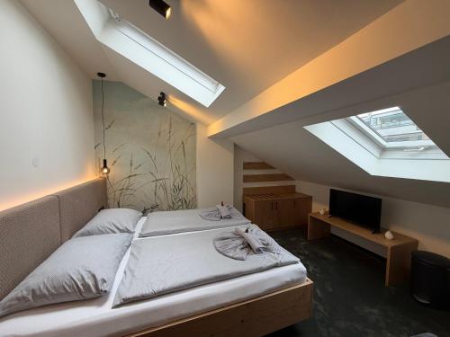 a bedroom with a bed and a skylight at AMADEA - Cityhotel Salzburg in Salzburg