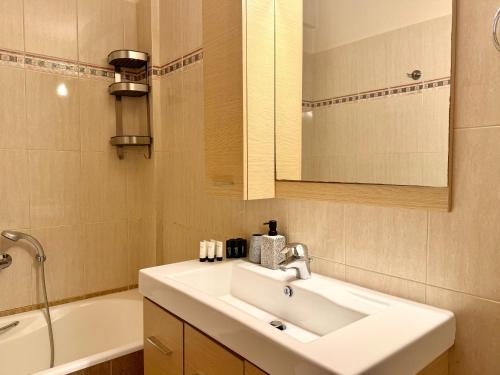 One North Living - Marousi - Verias 5 by K&M