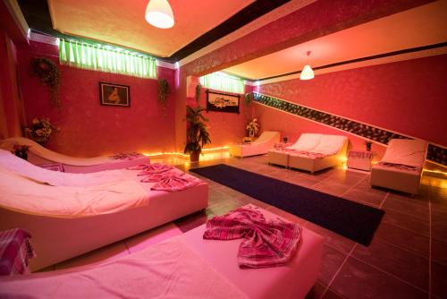Ένα ή περισσότερα κρεβάτια σε δωμάτιο στο Selcukhan Hotel