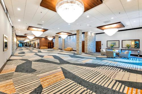 a lobby with a large rug on the floor at Crowne Plaza Hotel Foster City-San Mateo by IHG in Foster City