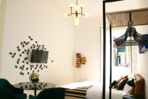 a bedroom with a bed and a table with a tv at Oporto Chic&Cozy - Batalha in Porto