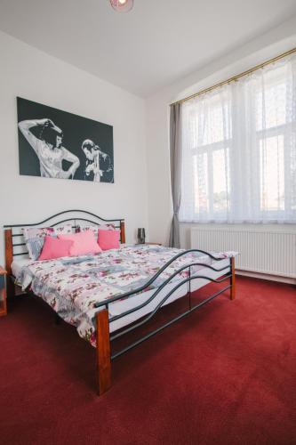 Postel nebo postele na pokoji v ubytování Guest House U Zlatého Jelena