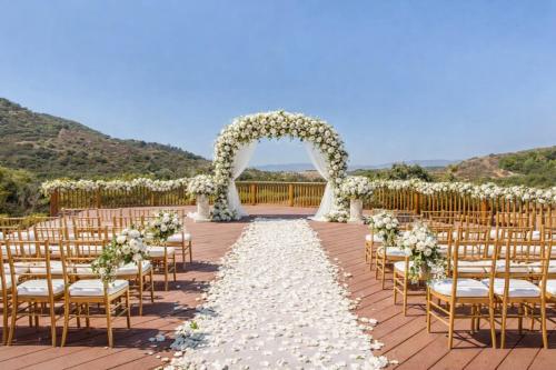 a wedding aisle with chairs and an arch with flowers at Panorama Paradiso by CasadeLuz, 5Acre 360 Retreat close to Old Town Temecula Wine Country in Temecula