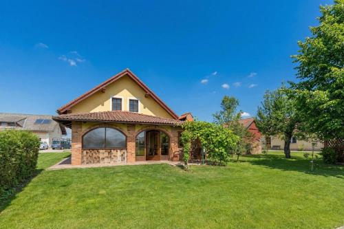 Forge Of Happiness With Pool - Happy Rentals