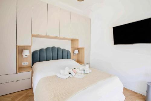 Le Magenta - Modern Apartment with Balcony - Happy Rentals