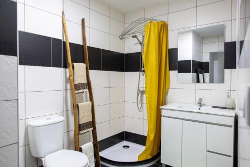a bathroom with a toilet and a sink at Casa do Forno FR in Mondim de Basto