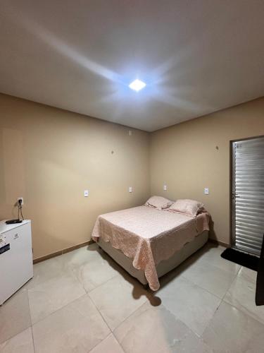 a bedroom with a bed and a television in it at Visão do Céu in Viçosa do Ceará