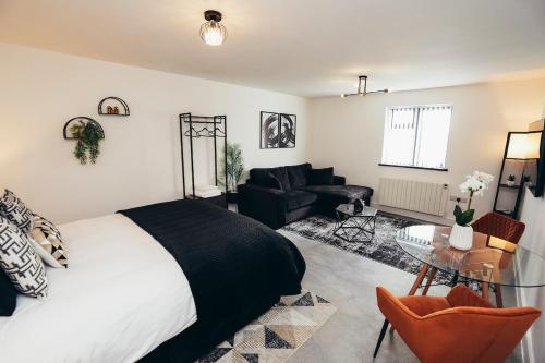 a bedroom with a bed and a living room at Queensferry Collection - Residence 2 in Derby
