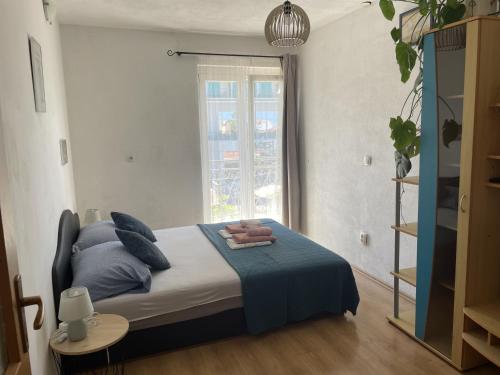 Apartments by the sea Makarska - 15200
