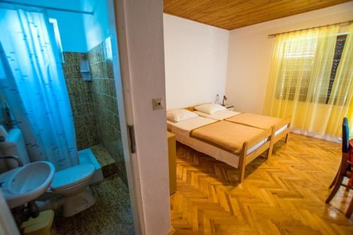 Apartments by the sea Starigrad, Paklenica - 25355