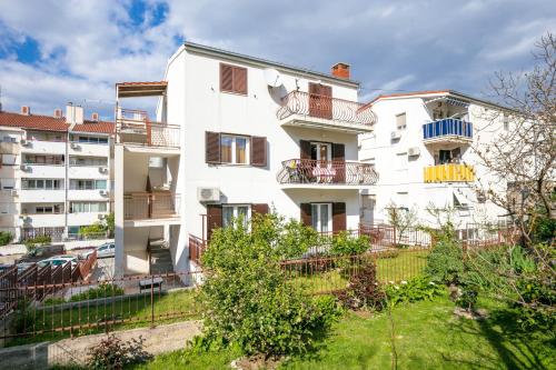 Apartments with parking space Solin - Split - 25393