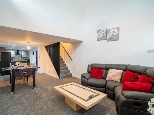 a living room with a couch and a table at Central Doncaster Court House Stay in Doncaster