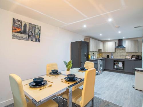 a kitchen and dining room with a table and chairs at Central Doncaster Court House Stay in Doncaster