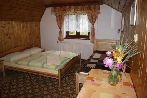 Giường trong phòng chung tại Privat u Babky