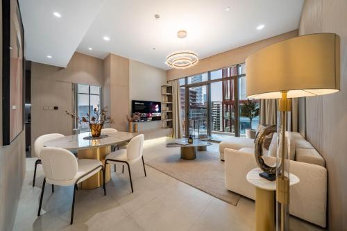 1BR Sunlit Luxe Retreat Cozy & Classy JVC
