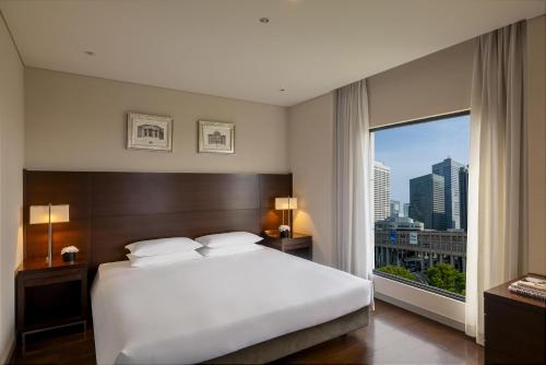 a bedroom with a large bed and a large window at Hyatt Regency Tokyo in Tokyo