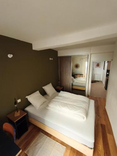 Cozy 50 m2 - Balcony & Air Conditioning! Heart of Old Nice
