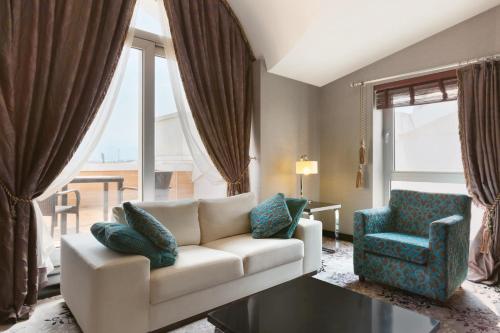 Χώρος καθιστικού στο Ramada Plaza By Wyndham Izmit