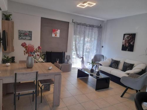 Sakis and Lydia Apartment