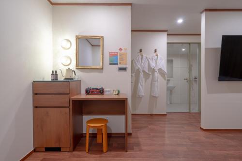a dressing room with a desk and a mirror and a stool at Anook Hotel Jeonju in Jeonju