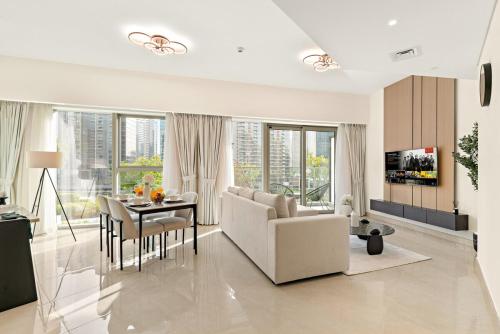 FIRST CLASS 1BR Walk to Dubai Mall & Opera