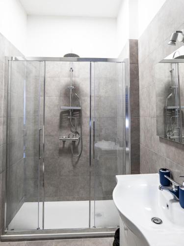 a shower with a glass door in a bathroom at Casa e Puteca in Torre del Greco
