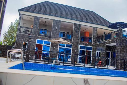 Bazén v ubytování Verla villa nebo v jeho okolí