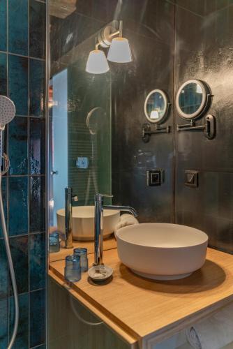 a bathroom with a sink and a shower at Le B. Suites, Chambres & Restaurant in Riquewihr