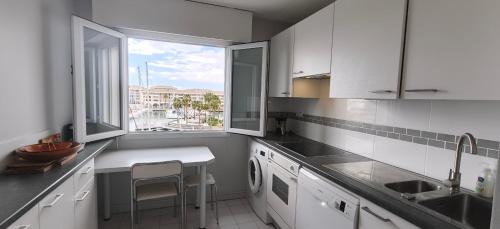Sea View Apartment in Fréjus