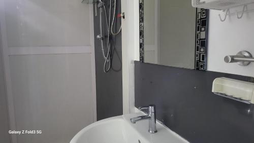 a bathroom with a sink and a mirror at Chambre Studio Bas Prix in Port Louis