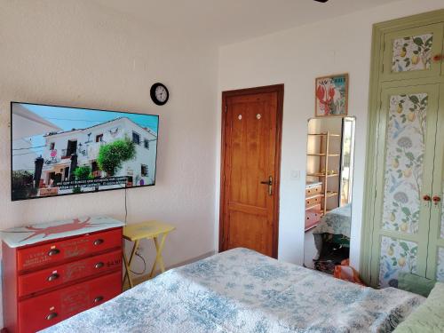 Stylish house with swimming pool,near beach & town, wifi