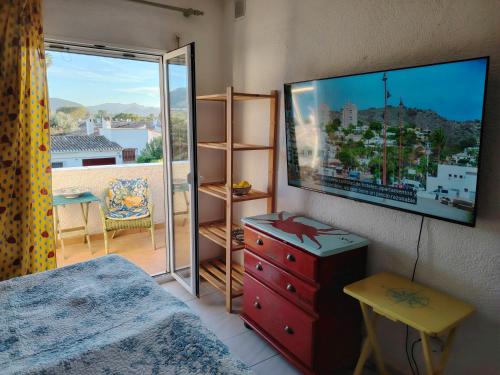 Stylish house with swimming pool,near beach & town, wifi