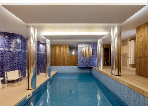 a hotel lobby with a swimming pool and a bathroom at Boutique Hotel Bristol in Košice