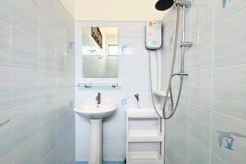 a bathroom with a sink and a shower at Vacation Home Tambon Karon in Karon Beach