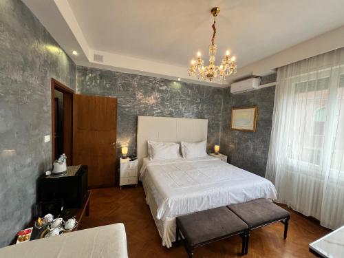 a bedroom with a bed and a chandelier at Ca Nart in Venice-Lido