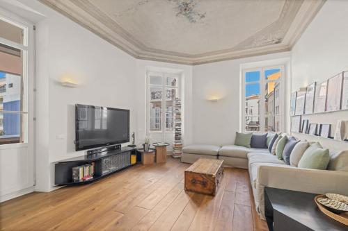 REF 2054 - Seasonal rental - Apartment in the center of Cannes