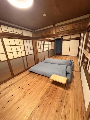 a large bedroom with a bed and a wooden floor at 城北ノイエ by mooi in Aizuwakamatsu