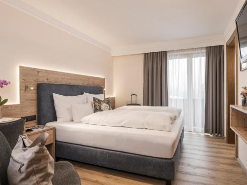 a bedroom with a large bed in a room at Hotel Finkenbergerhof in Finkenberg